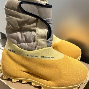 Yeezy knit rnr size 8